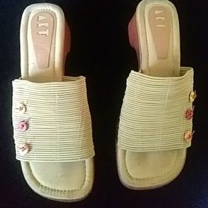 Arteffects sandals w multicolored buttons -sz 9